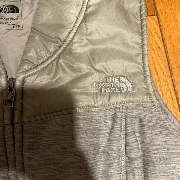 The North Face Women's Gray Pseudio Full Zip Vest Size S Casual Run - Picture 3 of 9